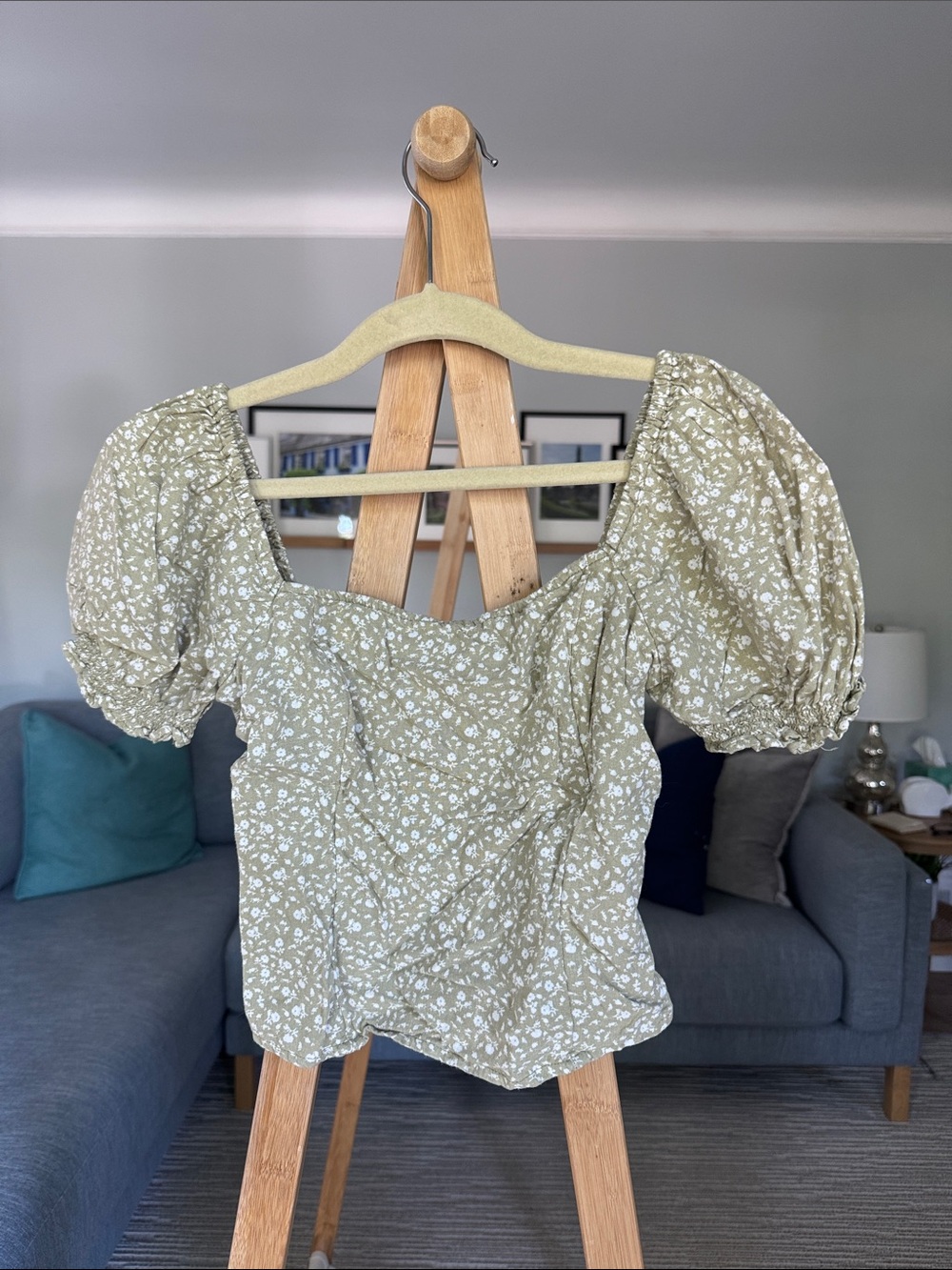 Abercrombie & Fitch Sage Green Floral Puff Sleeve crop top